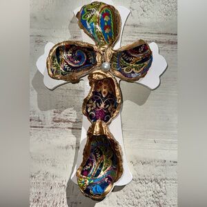 Oyster Shell Cross*Colored Paisley *